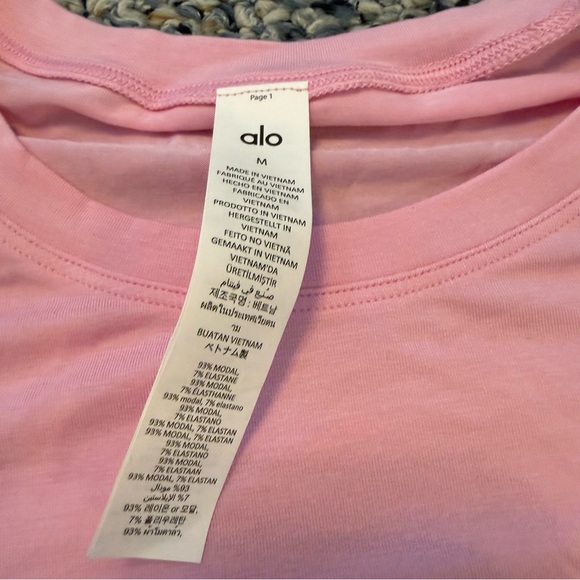 NWT ALO YOGA All Day Short Sleeve Shirt Sweet Pink - Picture 5 of 5